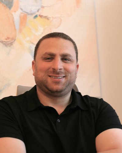 Porträt OA Dr. Abdelrahman Aburaia